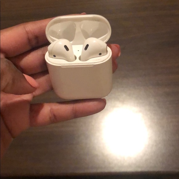 ๐ซSOLD๐ซ 1st Generation Apple AirPods Case - Picture 3 of 3